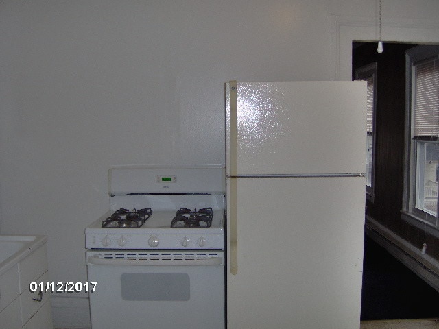 Kitchen - 39 Chestnut Ave