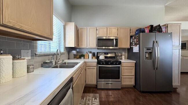 Building Photo - 1562 Campus Ave