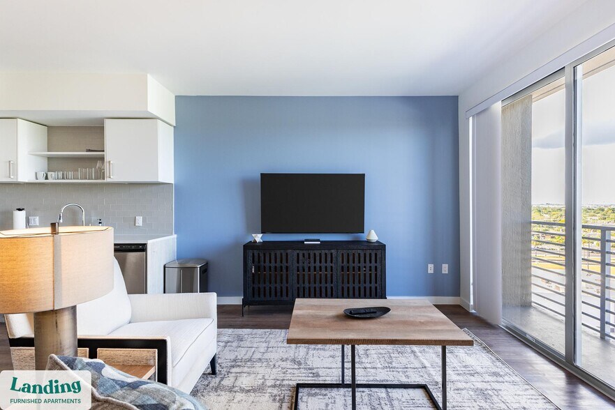 Building Photo - 200 NE 1st Ave