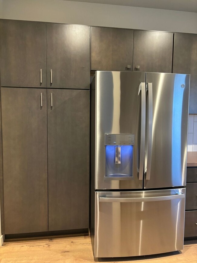 Building Photo - New, Pet Friendly, 2 bed 2 bath Townhouses!