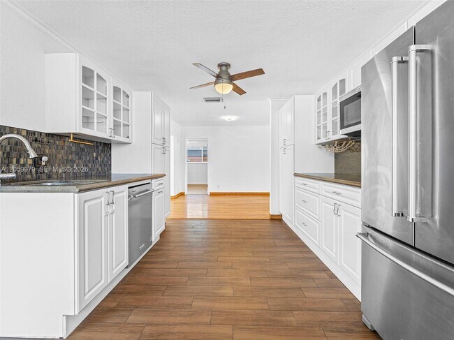 Building Photo - 2021 N 52nd Ave