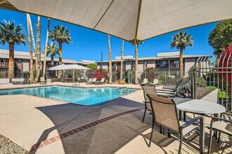 Building Photo - Luxury and Resort like Living at Scottsdale Park Place!!!  Tile throughout, light, bright and Pri...