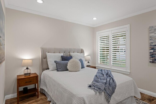 Building Photo - 464 Edelweiss Dr