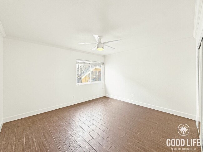 Building Photo - Coastal 2BR Unit in Pacific Beach with Parking & On-Site Amenities