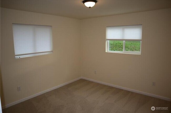 Building Photo - Charming Retreat: Fully Remodeled 3 Bed, 2...