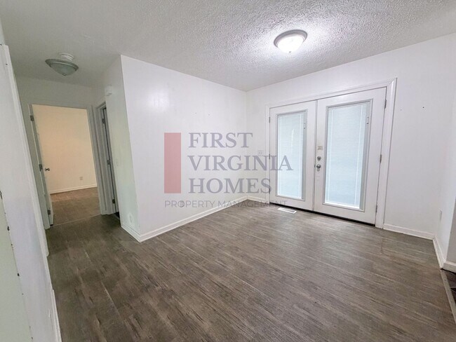 Building Photo - 2Bed/1 Bath Rental Lake Monticello