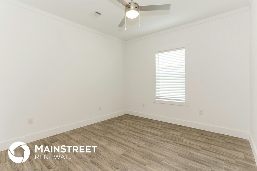 Building Photo - 2112 Belzise Terrace