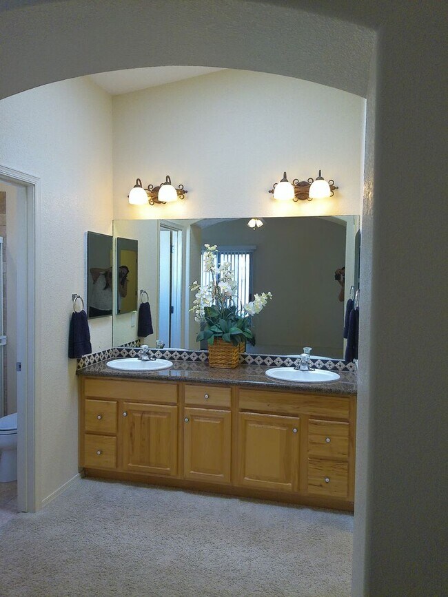 Building Photo - Winter Rental Available October-April 2027