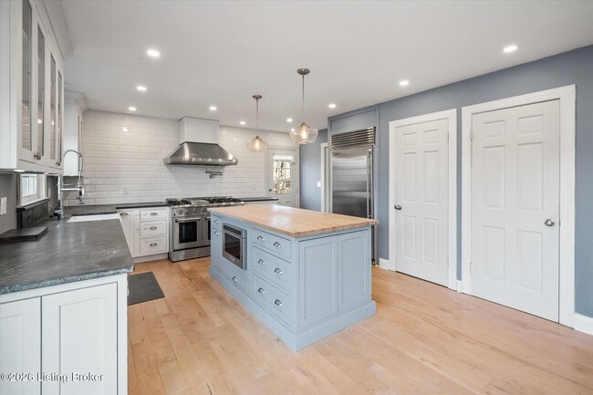 Building Photo - 7008 Foxcroft Pl