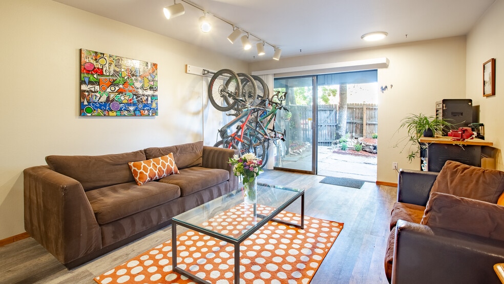 Living room - 2227 Canyon Blvd