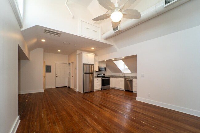 Building Photo - 11 Aviles St