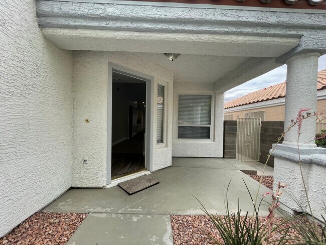 Building Photo - Charming Single-Story Home with 3-Car Gara...
