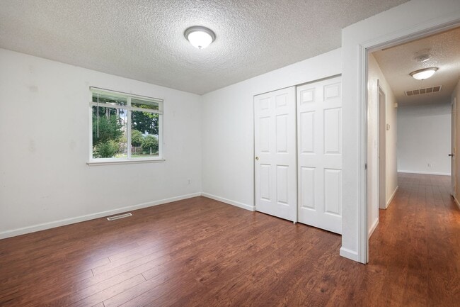 Building Photo - Tumwater rambler with 3bdrms 1.75 baths 2 ...