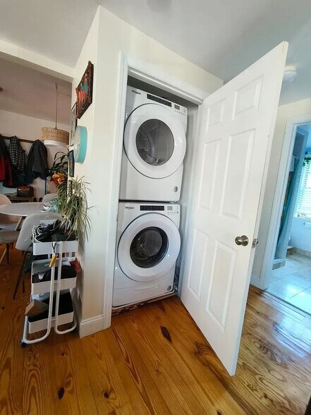 Building Photo - 1009 Brown St