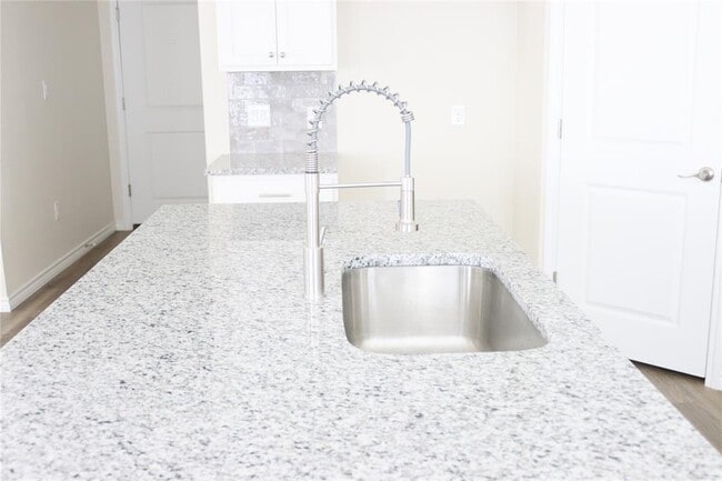 Building Photo - 518 Whirlaway Dr