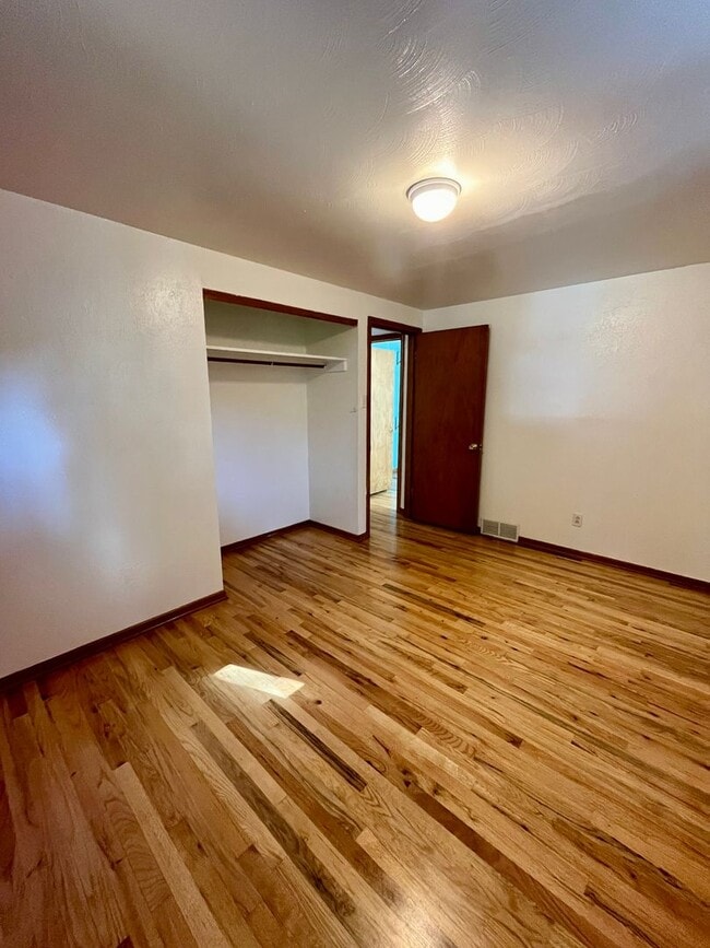 Building Photo - 3 Bedroom ranch w/ garden in the Heart of Longmont!