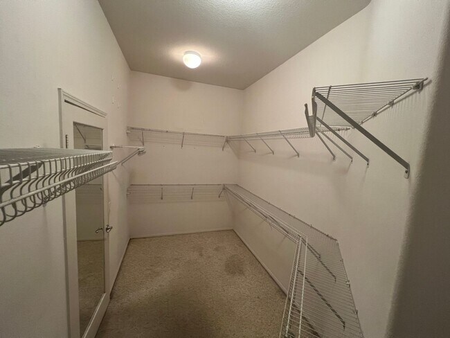 Building Photo - 4420 Putting Green Dr