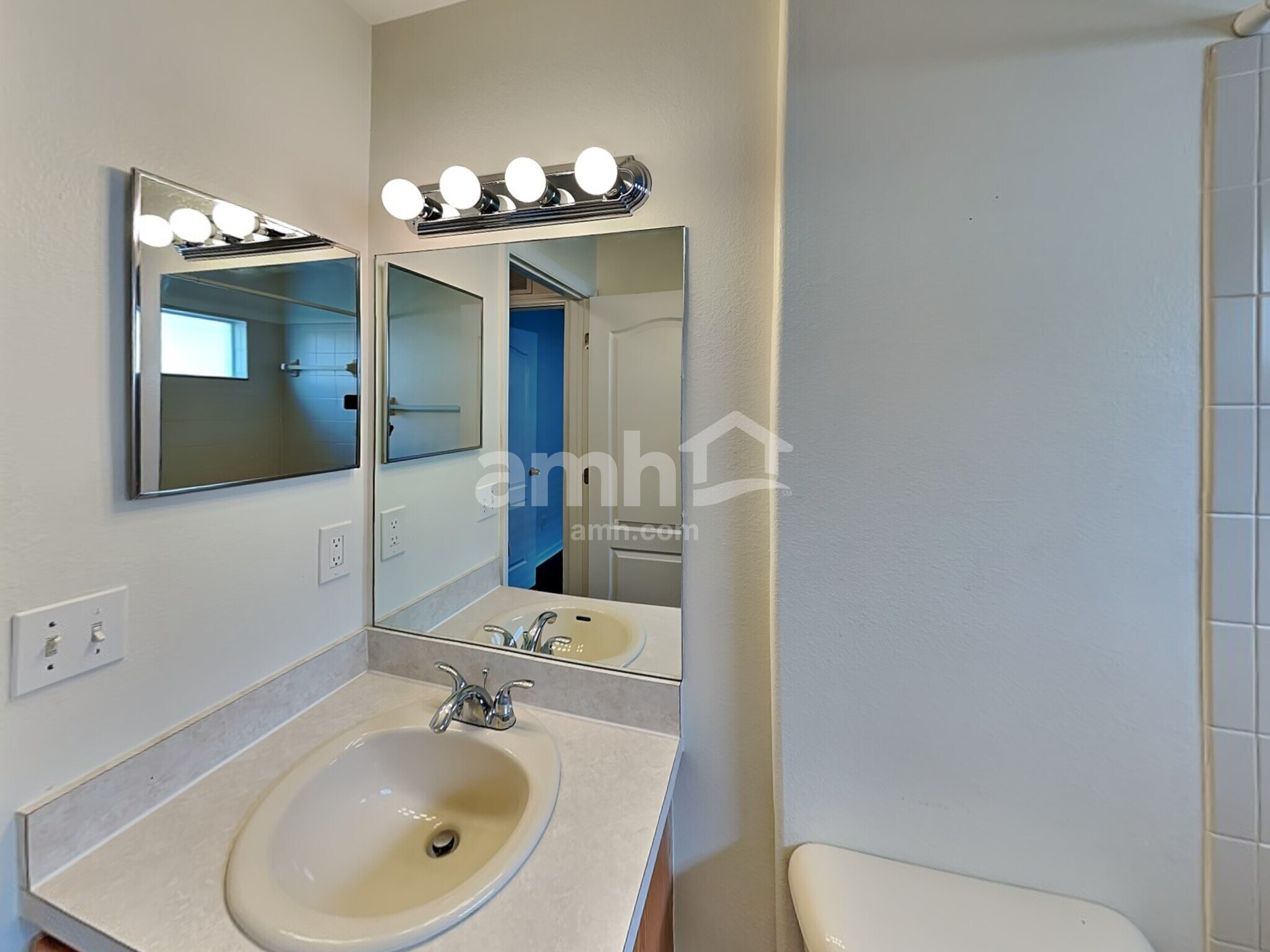 Building Photo - 11502 Village Brook Dr