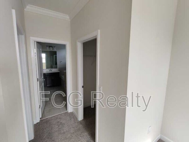 Building Photo - 1242 Sandwedge St