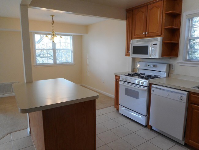 Building Photo - Concord Cove Apartments - 1122-11D