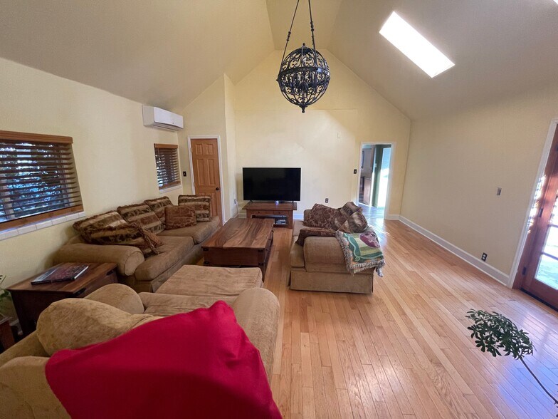 Building Photo - 1991 Glen Garry Dr