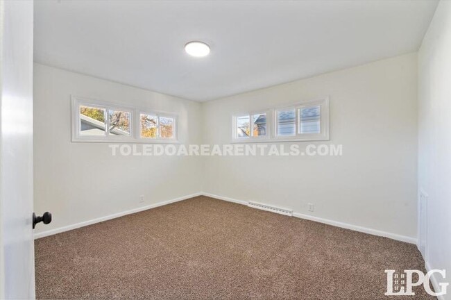 Building Photo - 3058 Nebraska Ave