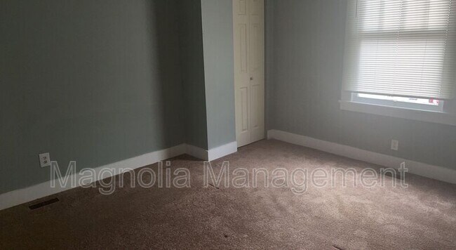 Building Photo - 1307 S Chestnut St