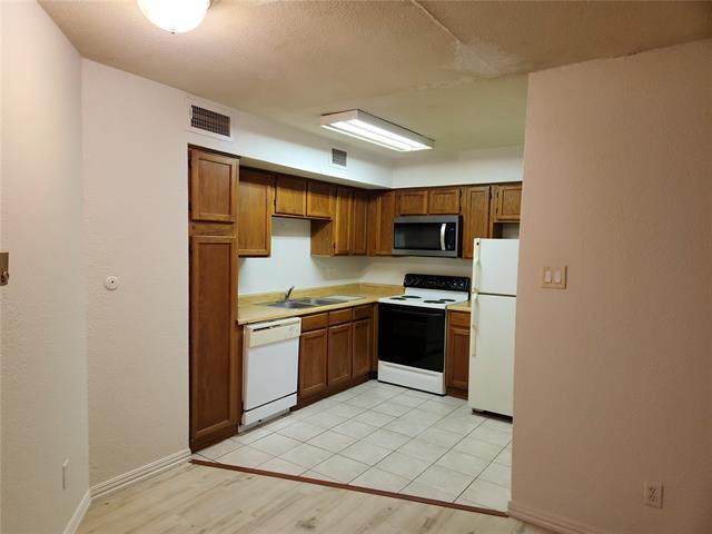 Building Photo - 9813 Walnut St