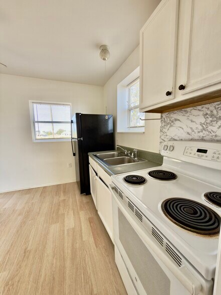 Building Photo - 12844 Florida Ave