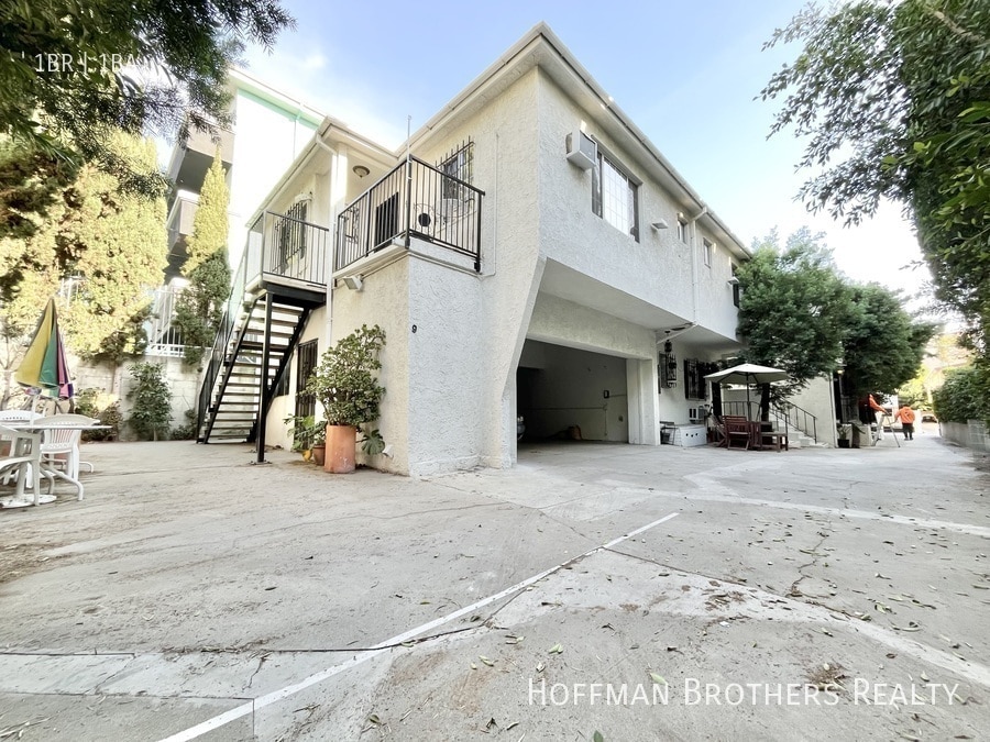 Building Photo - 1403 N Vista St