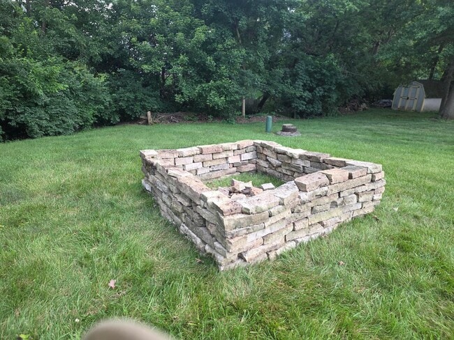 Building Photo - 5225 Wolf Run Dr