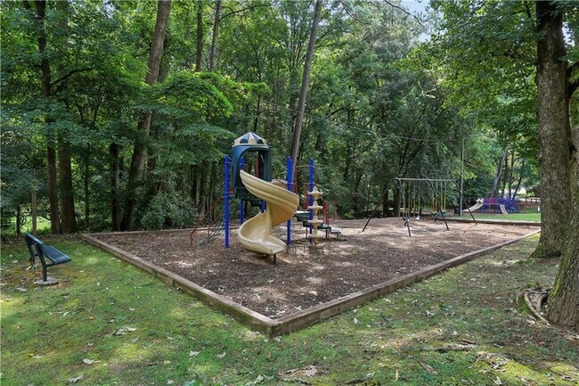 Building Photo - 2063 Six Branches Dr