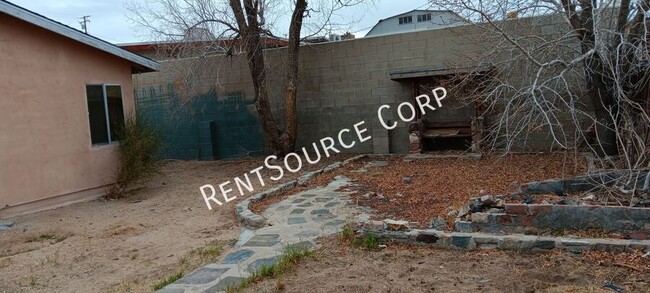 Building Photo - 4 Bedroom Home for Rent in Barstow