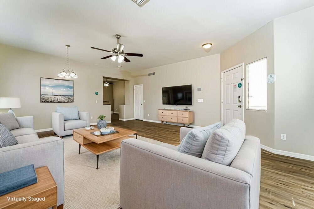 Building Photo - 1534 W Churchill Pl