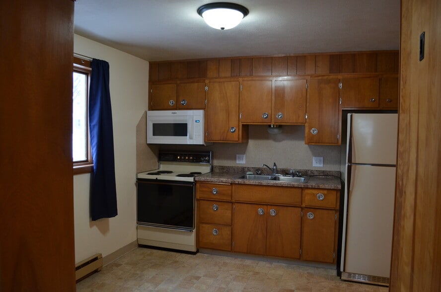 Kitchen - 606 S Halvorson St