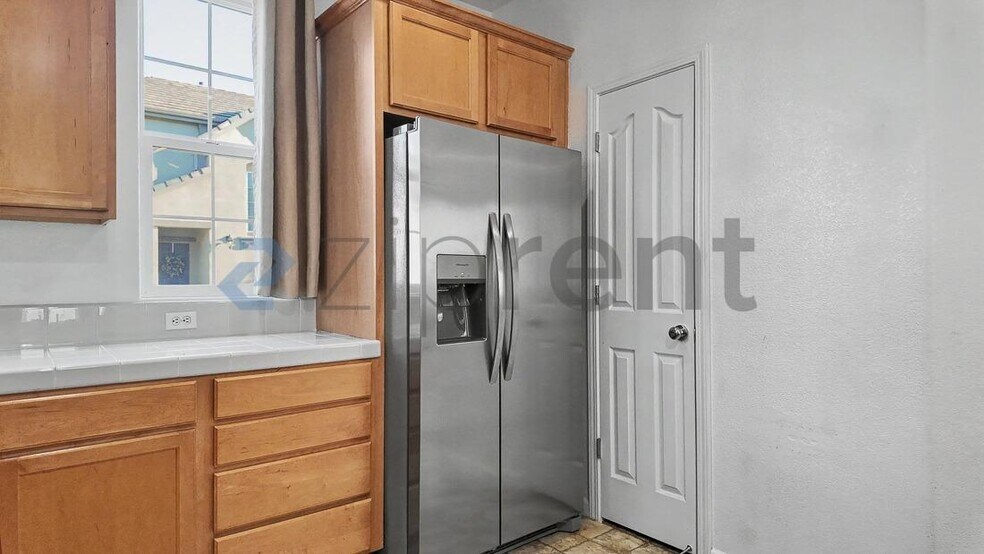 Building Photo - Unit