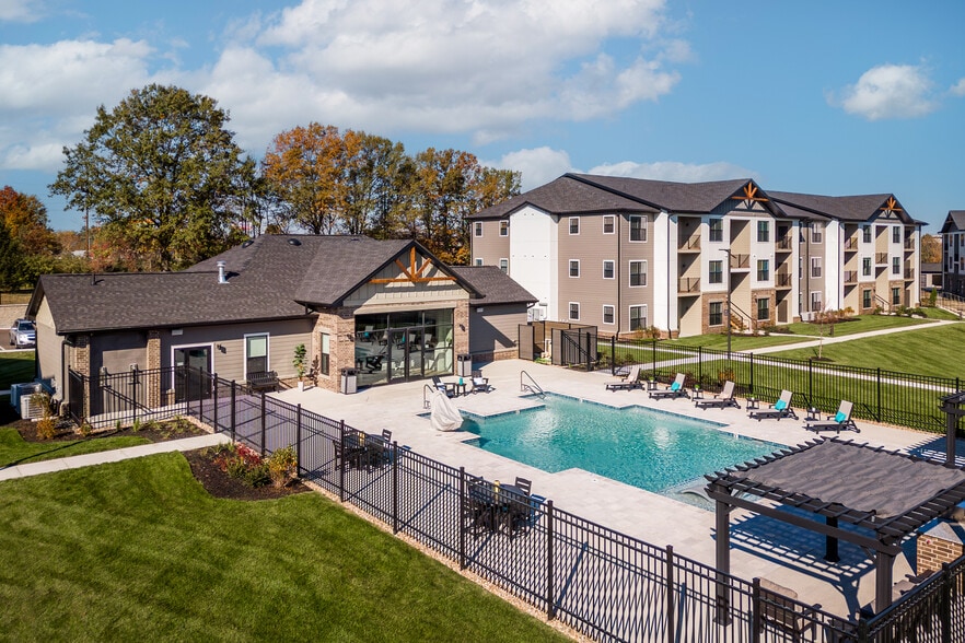 Luxury Pool - The Sullivan
