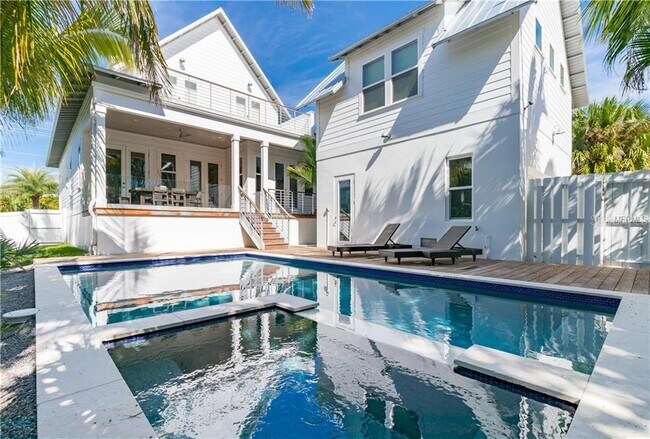 Building Photo - 580 Broadway St