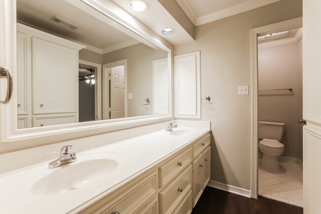 Building Photo - 5623 Evergreen Valley Dr