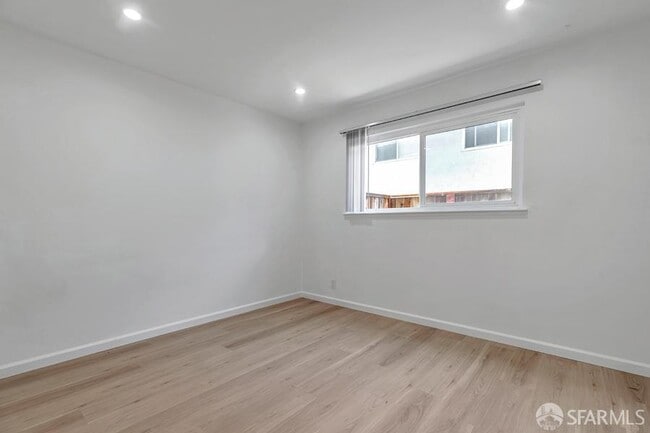 Building Photo - 46728 Crawford St