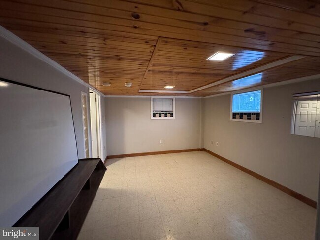 Building Photo - 1600 Princess St