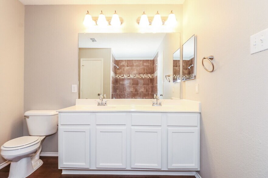 Building Photo - 8728 Polo Dr