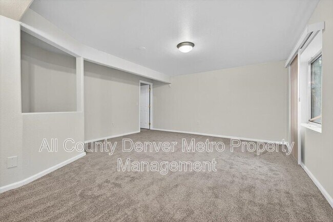 Building Photo - 5241 Helena St