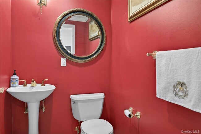 Building Photo - 242 Maple Ave