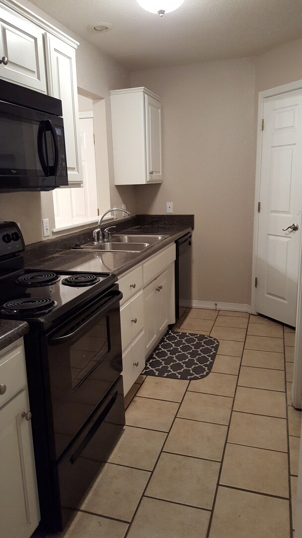 Building Photo - 4911-4911 N M St