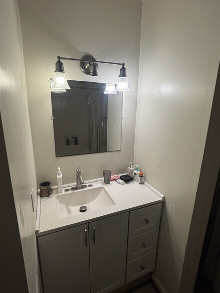 Building Photo - 3200 E John Hinkle Pl