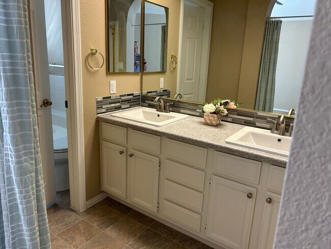 Building Photo - Single story home at Desert Shores