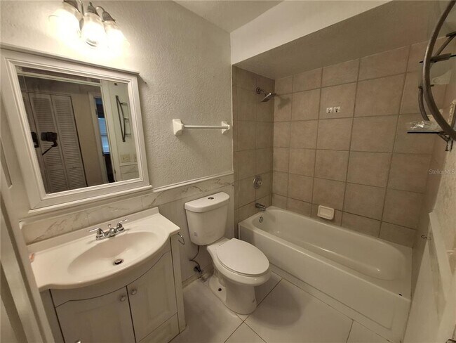 Building Photo - 259 Franca St