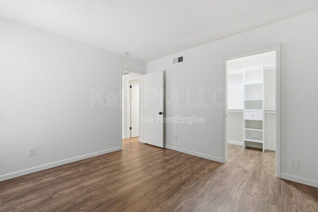 Building Photo - 231 N Robson