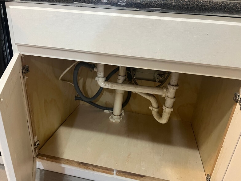 Building Photo - Room in Duplex on Beck St